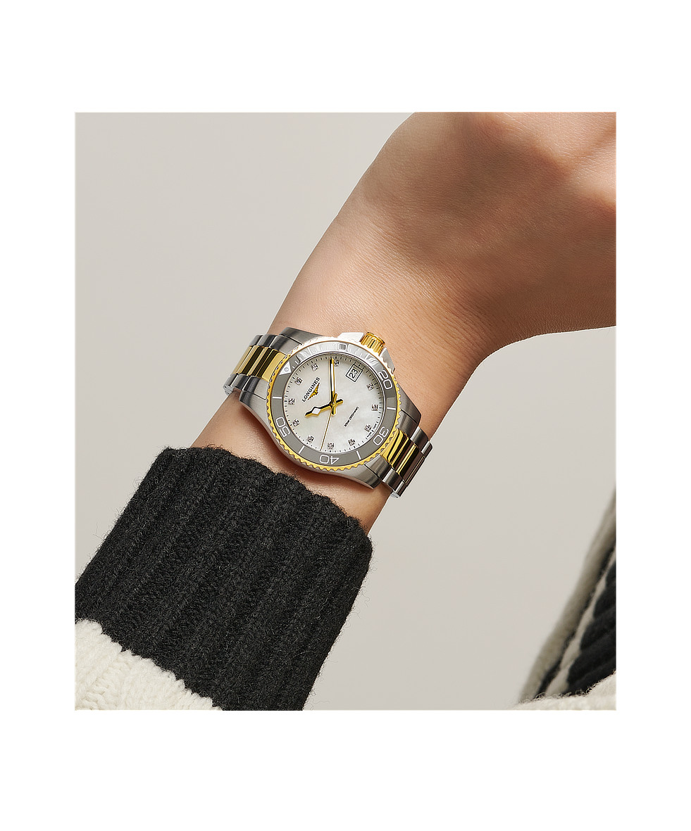 Longines Hydroconquest 32mm Madreperla e Diamanti Lunetta Ceramica Acciaio Bicolore Giallo Quarzo L3.370.3.87.6 | 32 mm 37644 - Longines Hydroconquest 32mm Madreperla e Diamanti Lunetta Ceramica Acciaio Bicolore Giallo Quarzo