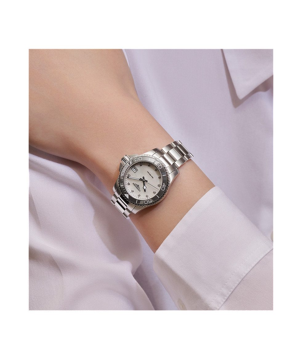 Longines Hydroconquest 32mm Madreperla e Diamanti Lunetta Ceramica Acciaio Quarzo L3.370.4.87.6 | 32 mm 37639 - Longines Hydroconquest 32mm Madreperla e Diamanti Lunetta Ceramica Acciaio Quarzo