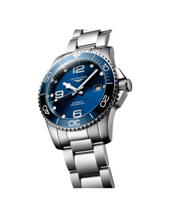 Vista angolata Orologio Longines Hydroconquest Blu 41mm cassa e bracciale acciaio L3-781-4-96-6