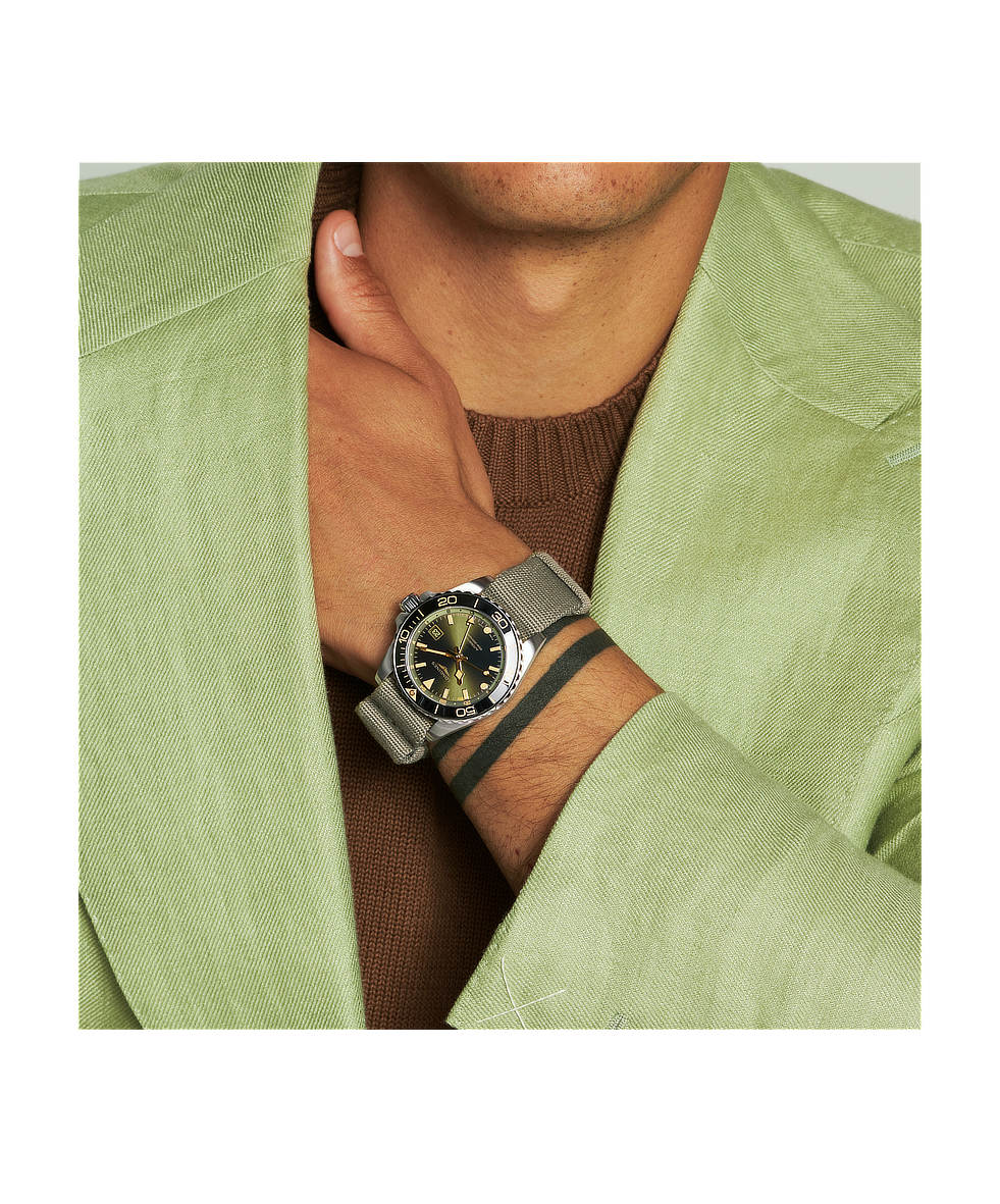 Longines Hydroconquest GMT 41mm Verde Lunetta Ceramica NATO Automatico L3.790.4.06.2 | 41 mm 37609 - Longines Hydroconquest GMT 41mm Verde Lunetta Ceramica NATO Automatico