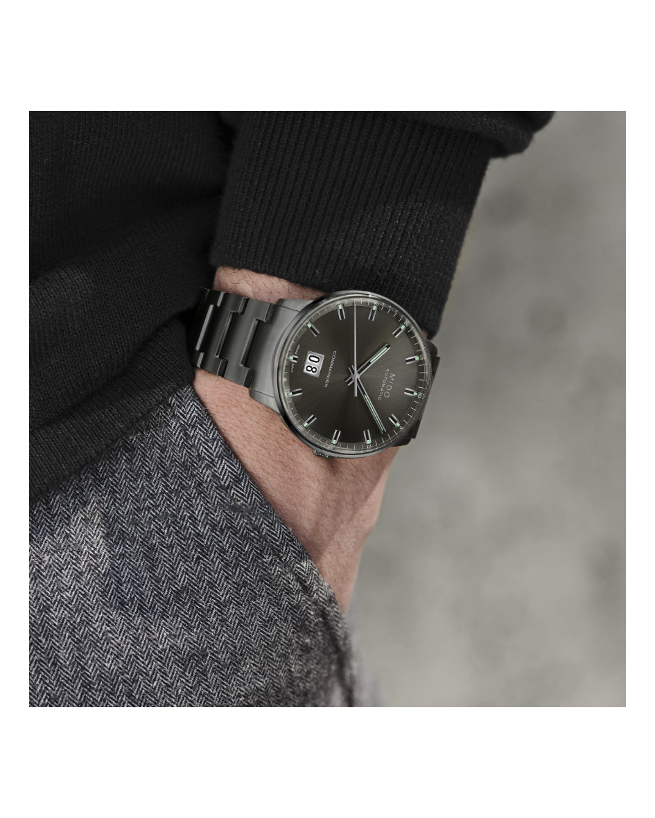Mido Commander Big Date M021.626.33.061.00 | 42 mm 32137 - Mido Commander Big Date
